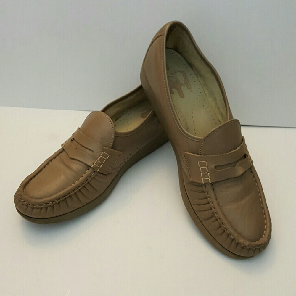 SAS shoes hand-sewn leather made in USA women slip on size 10 1/2 N